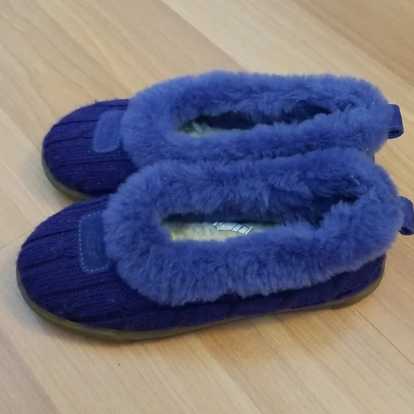 UGG Slippers - Picture 3 of 11